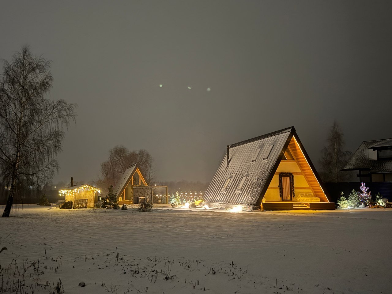 Зимняя деревня: A-frame, баня, снег